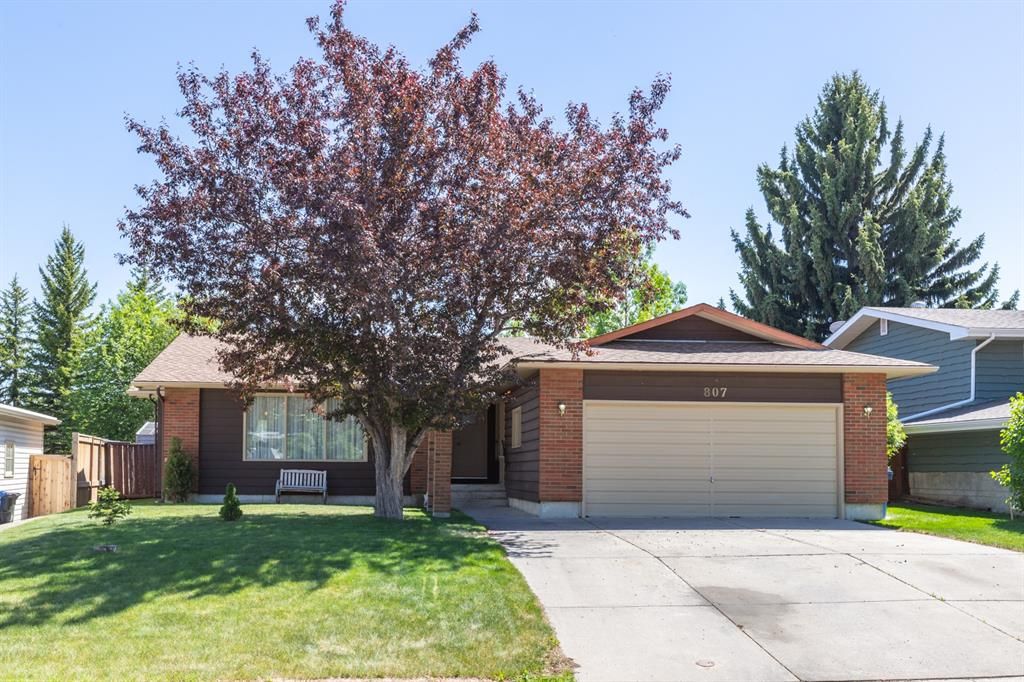 I have sold a property at 807 Cannell ROAD SW in Calgary
